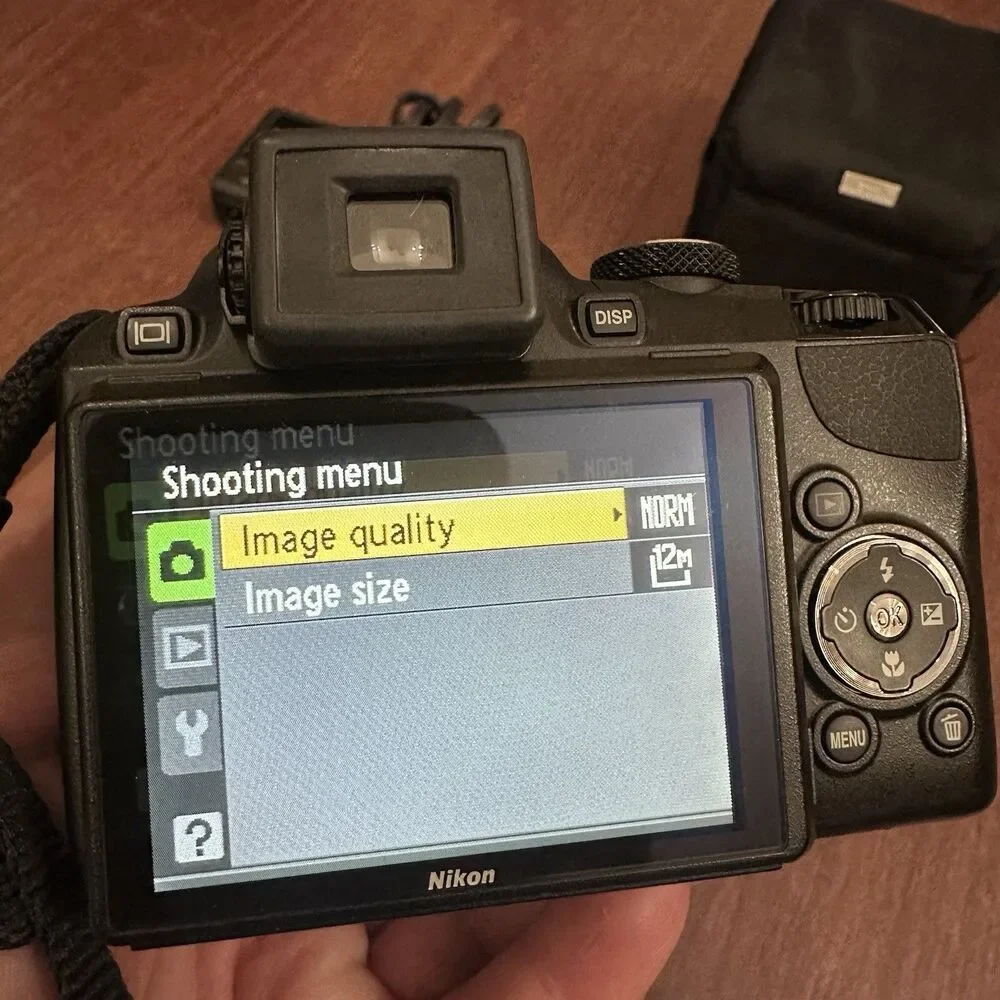 Nikon Coolpix P90 12.1MP Digital Bridge Camera 24x Optical Zoom Charger - Tested